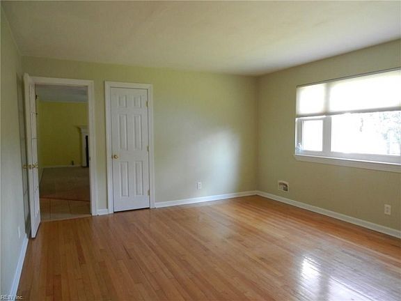 3rd image of 3523 Dominion Ave