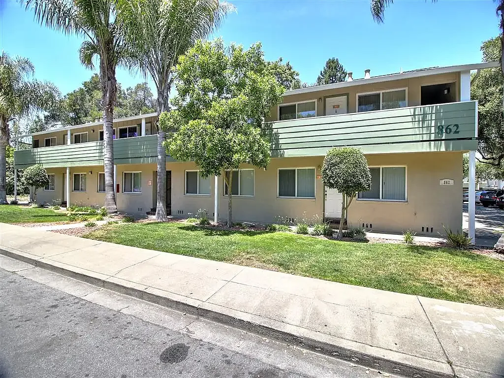 Studio, 450 sqft, $2,150 — Photo 2