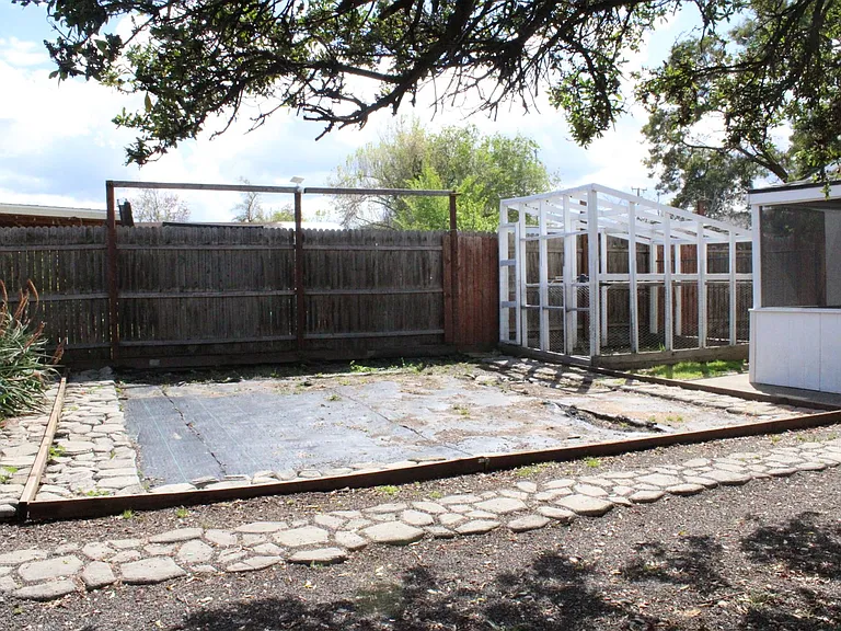 135 Poinsettia Ave — Photo 26