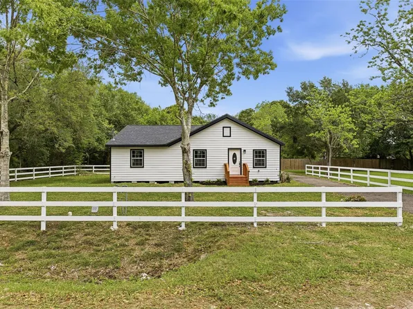 8414 Schiro Rd, Hitchcock, TX 77563