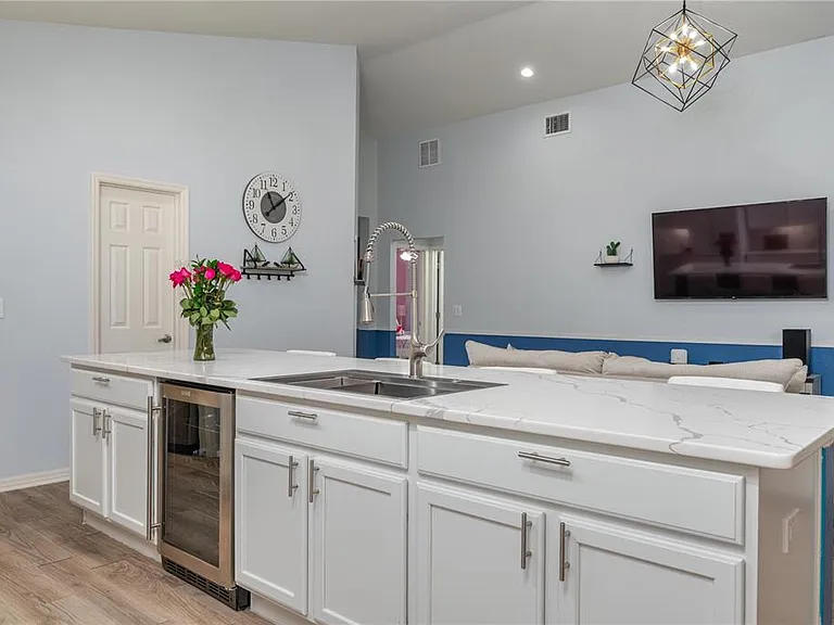 501 Interlock St — Photo 17