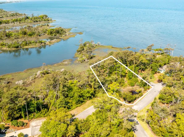3 West Court, Pine Knoll Shores, NC 28512