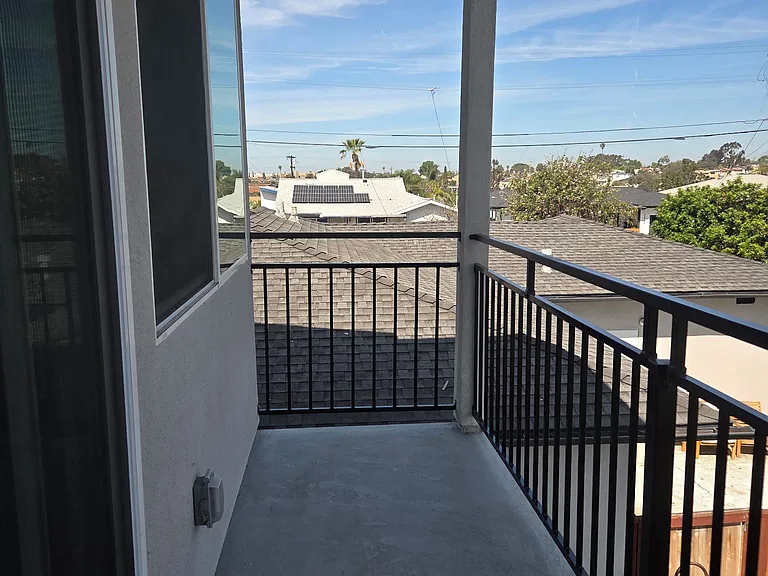 2423 Baily Ave — Photo 13