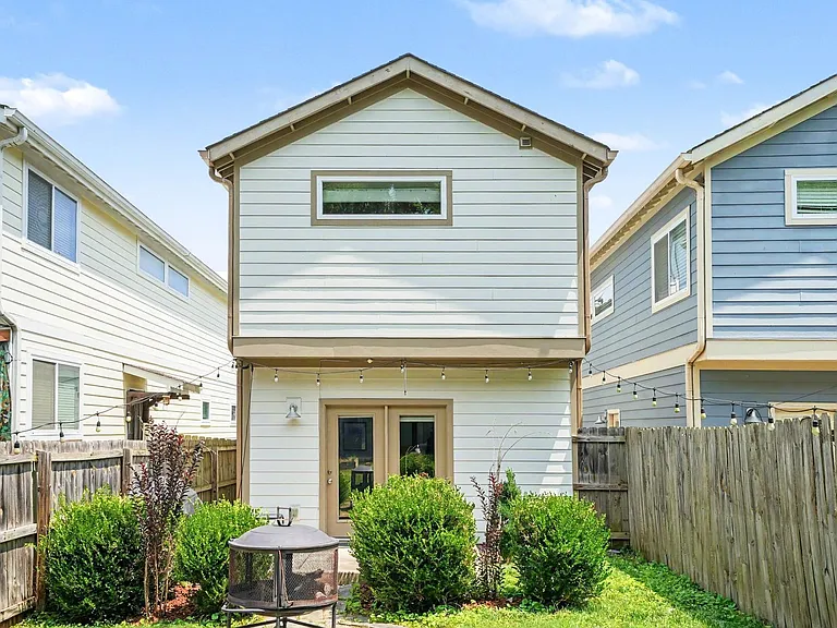 611B Waco Dr — Photo 14