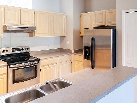 2nd image of 2425 Legacy Lake Dr