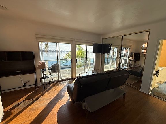 4th image of 115 Bay Shore Ave #B