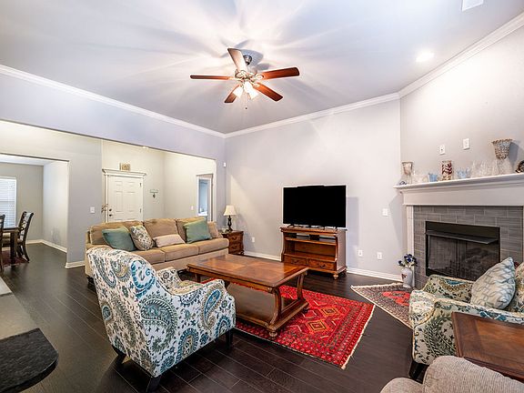 5th image of 1854 S Sinclair Ave