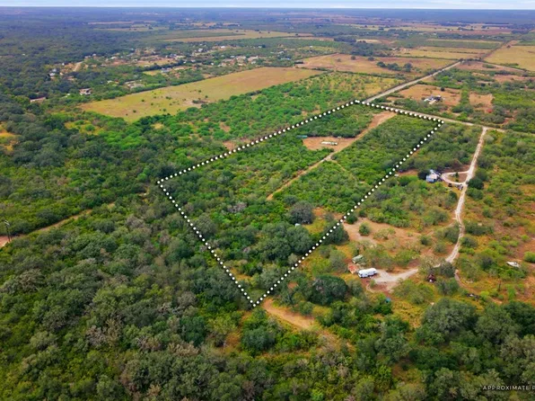 4796 Leslie Ln, Beeville, TX 78102
