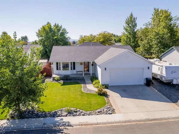 1262 7th St W, Powell, WY 82435