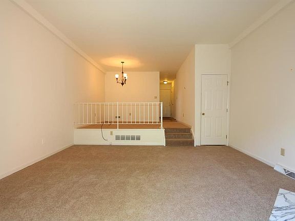 4th image of 9779 Bunker Hill Ln