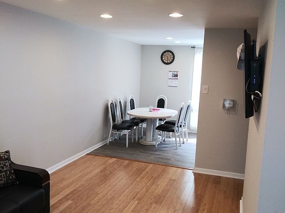 4th image of 1841 Pine Ct