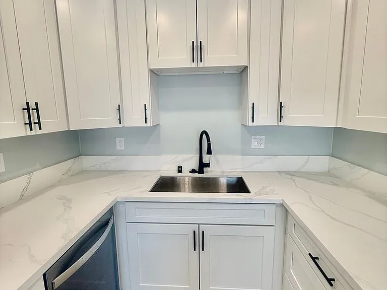 Howard & Lexington Apts — Photo 7