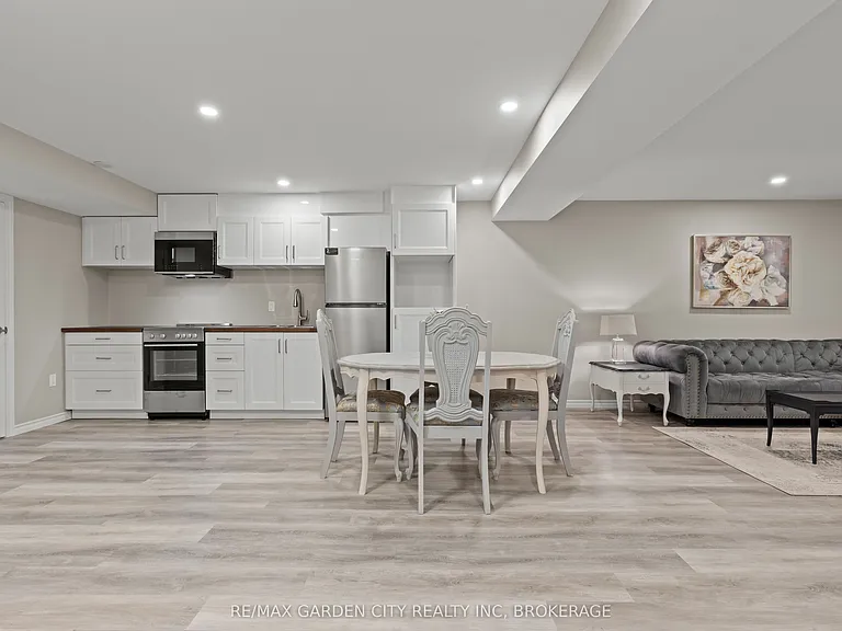 55 Kline Cres — Photo 20