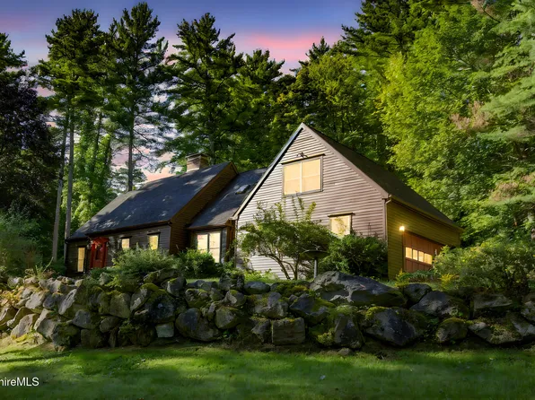 4 Pleasant View Dr, Great Barrington, MA 01230