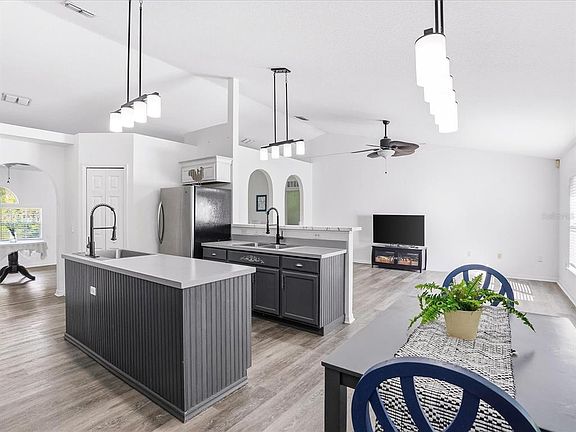 3rd image of 3002 MONCRIEF AVE
