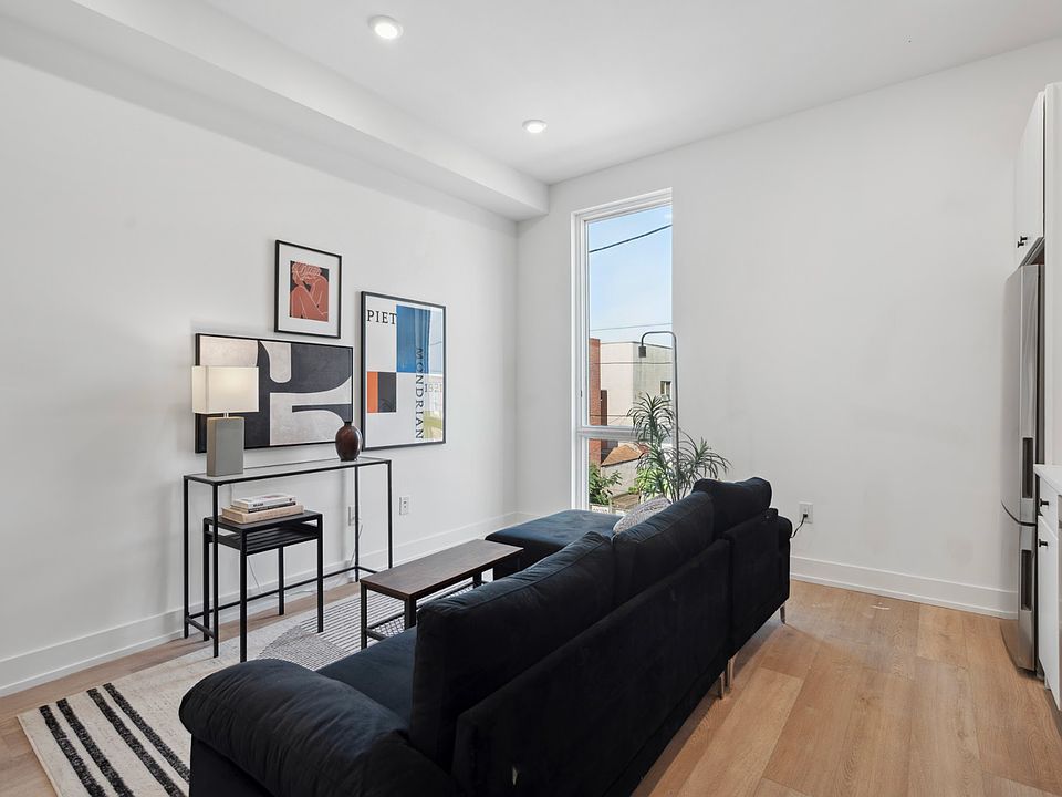 1st image of 3041 Richmond St #201