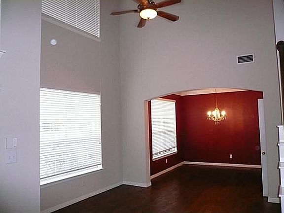 3rd image of 1208 Wildflower Ln