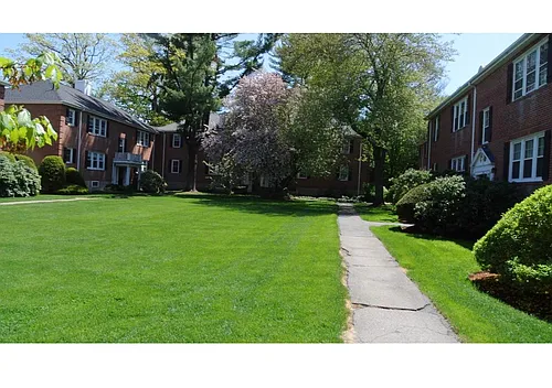 17 Hammond Pond Pkwy Photo 1