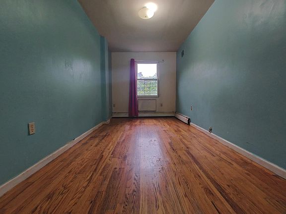 4th image of 1026 Evergreen Ave #1