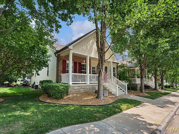 2nd image of 781 Queens Court Pl