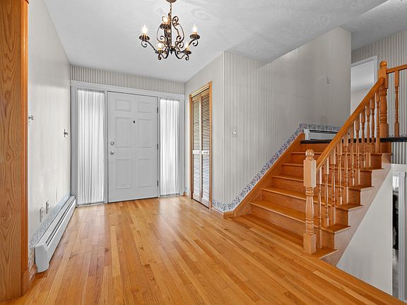 4th image of 16 Montgomery Dr