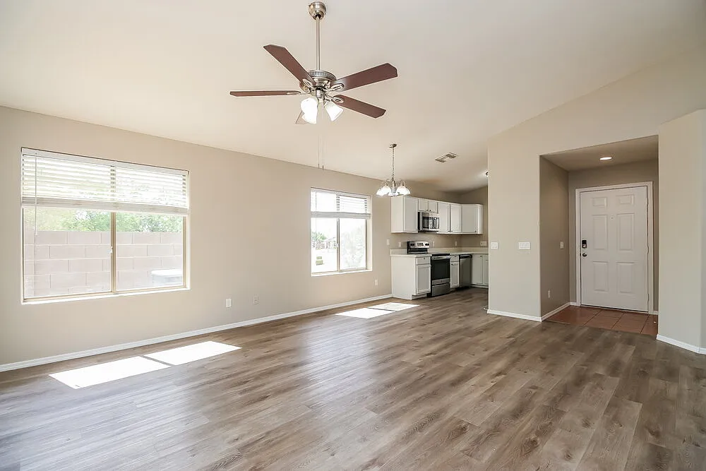 3 bed, 2.0 bath, 1113 sqft, $1,995 — Photo 3