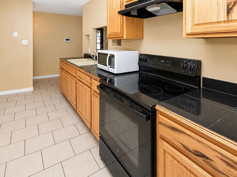 2213 Dickens Dr — Photo 8