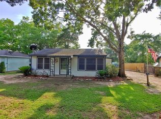 406 S 9th St, Wallis, TX 77485