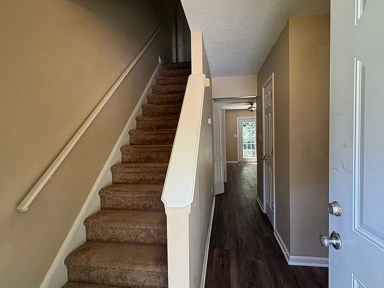 131 Greenford Pl — Photo 2