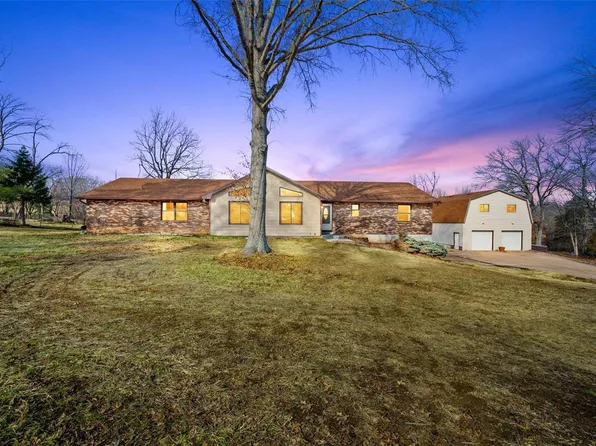 2952 Corral Ct, Villa Ridge, MO 63089