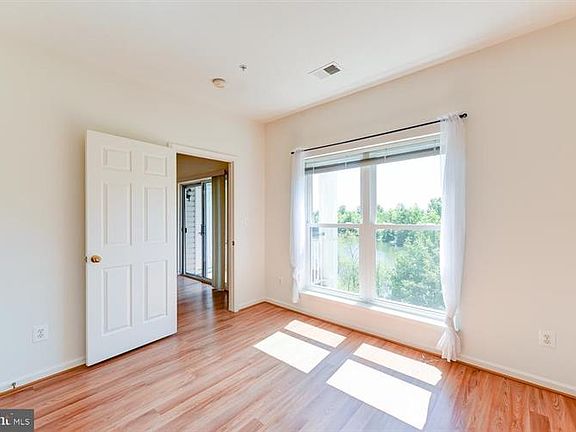 3rd image of 6585 Grange Ln Unit 303