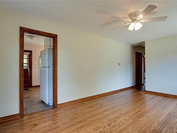3rd image of 1804 Parlow Dr