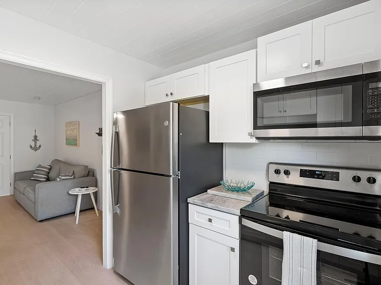 670 Hernando St #C — Photo 7