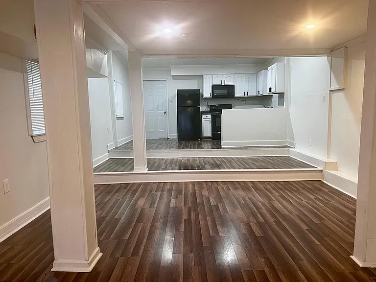 811 E Chestnut St — Photo 6