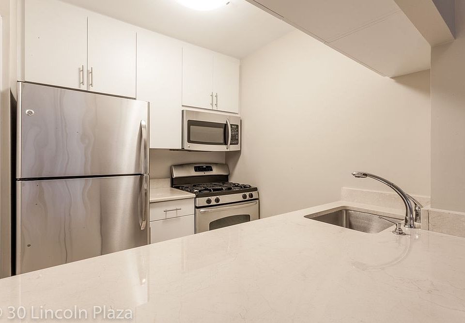 1st image of 30 W 63rd St APT 4V