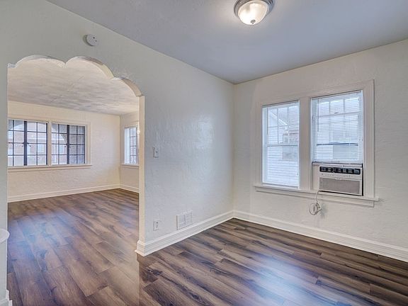 3rd image of 1009 NE 21st St APT A