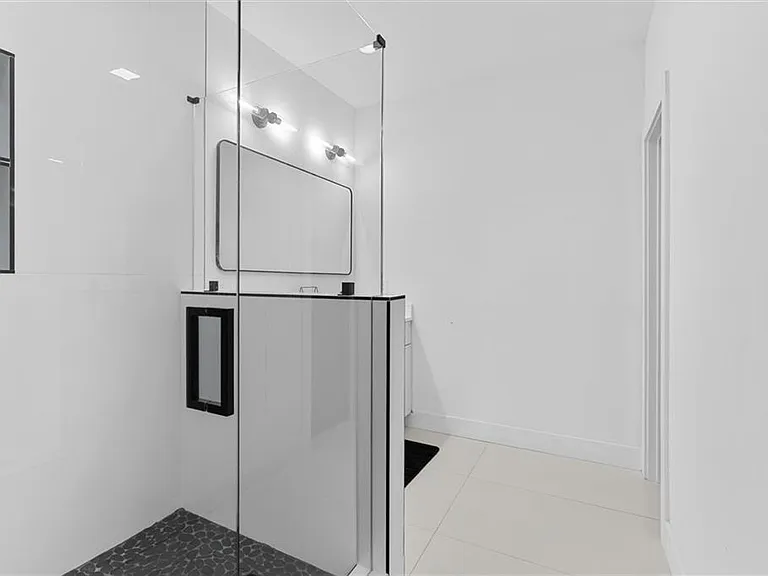 598 Formwalt St SW #B — Photo 23