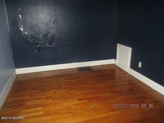5th image of 864 Wilson Ave