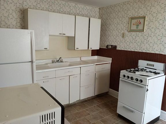 2nd image of 59 Clinton St APT 1