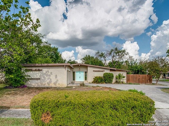 1st image of 7202 Castle Rock Dr