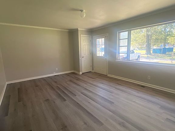 2nd image of 1416 Woody Ln