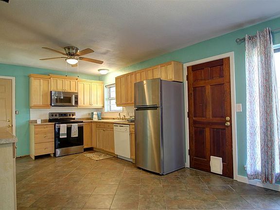 3rd image of 3704 Minden Ave