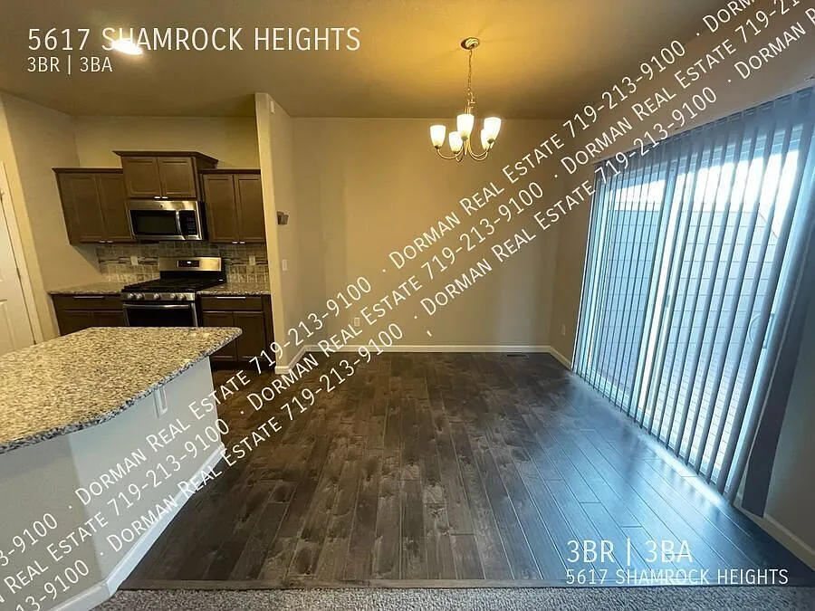 Beautiful Townhome in Dublin Commons! — Photo 4