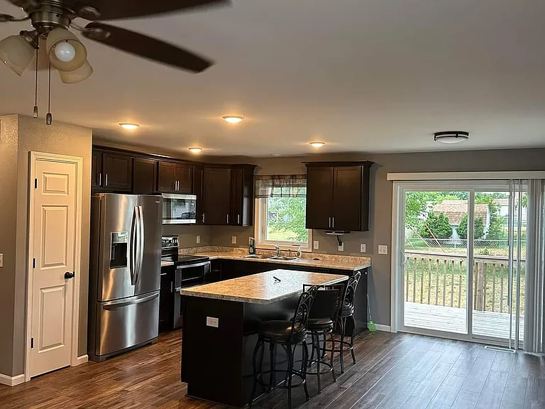 2721 Kellogg Ave — Photo 3