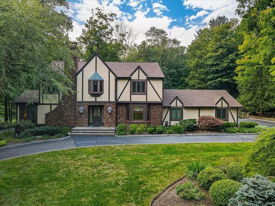 1st image of 2 Brentwood Drive