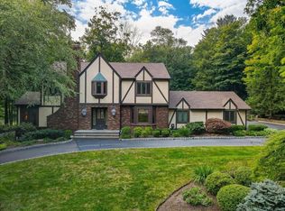 2 Brentwood Dr, Suffern, NY 10901