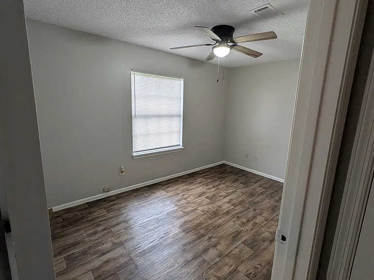 1609 Amour Dr — Photo 11