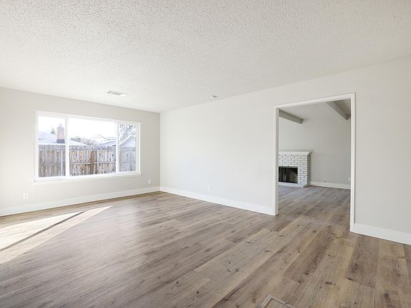 5th image of 1559 W Ashcroft Ave