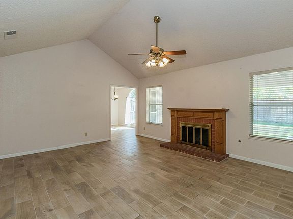 5th image of 1067 E Portland Ave