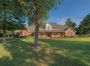 901 Lake Vista Rd, Edmond, OK 73034